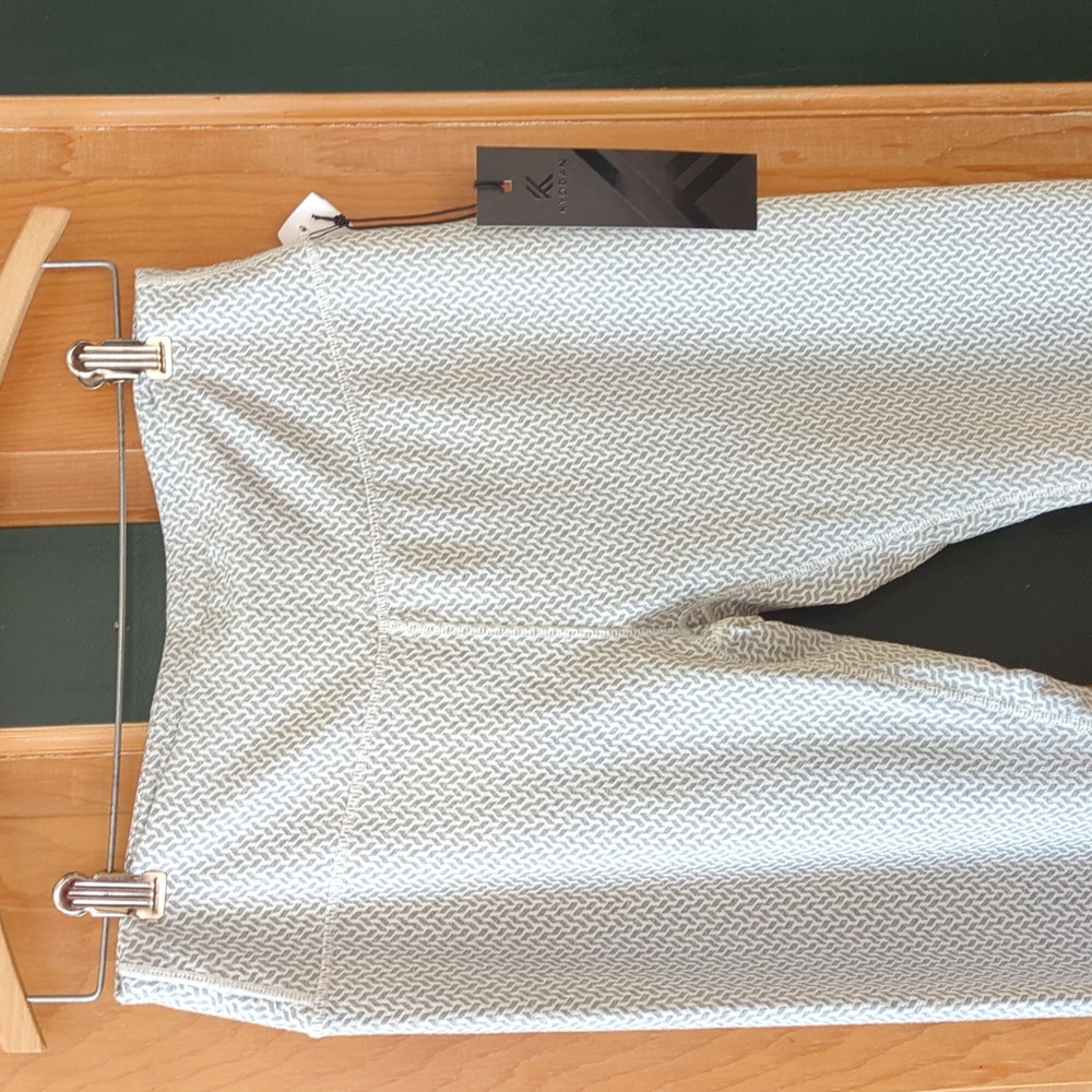 Kyodan Gray & White Active leggings Size Medium NWT